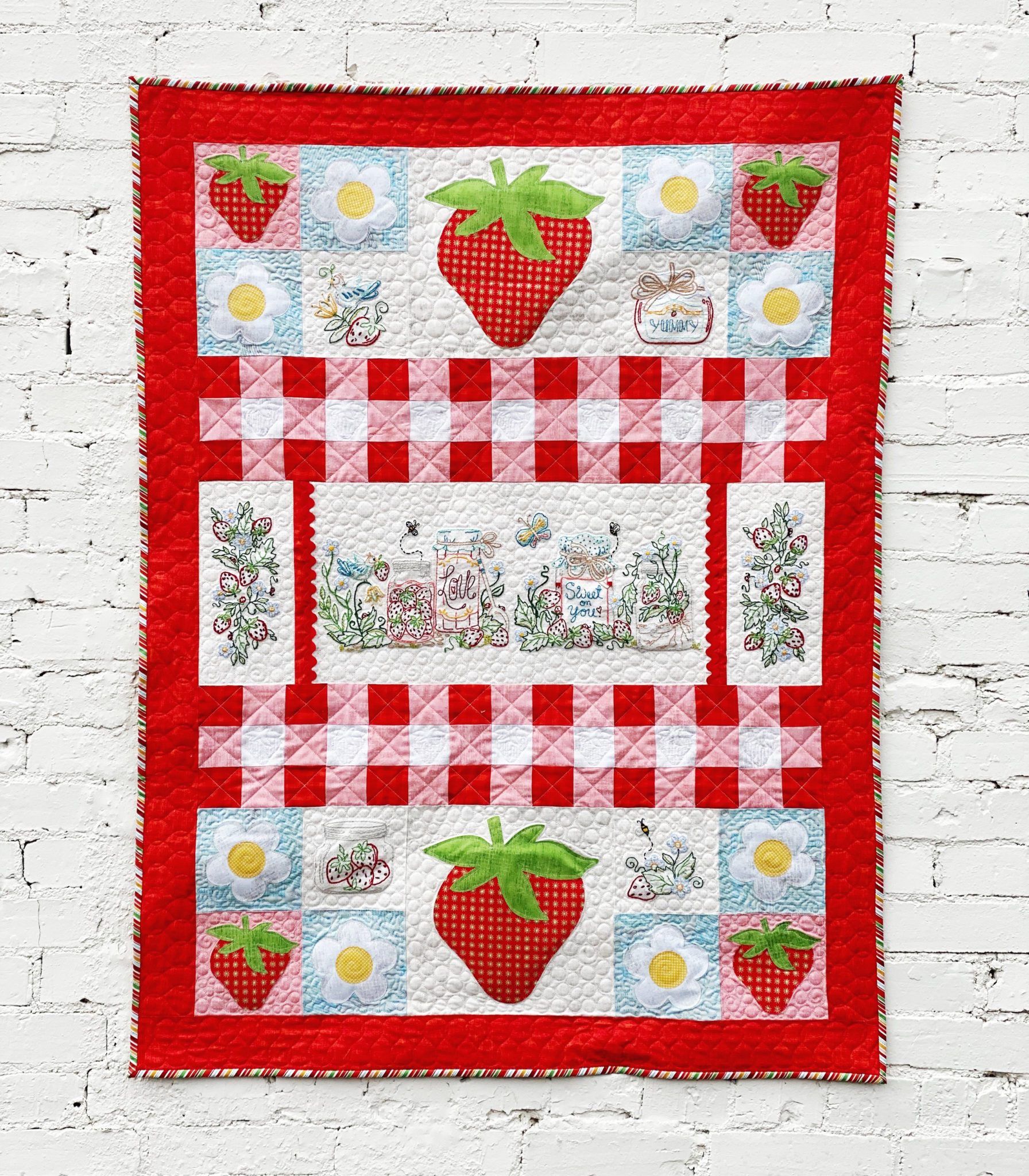 strawberry-wall-quilt